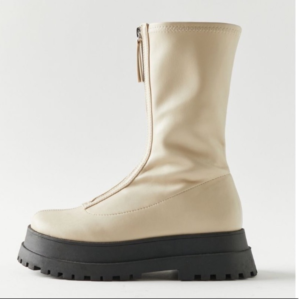 Urban Outfitters cream Zola platform boots NIB last pair size 9